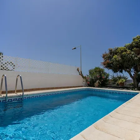 Margret Con Piscina Privada En 빌라 아데제